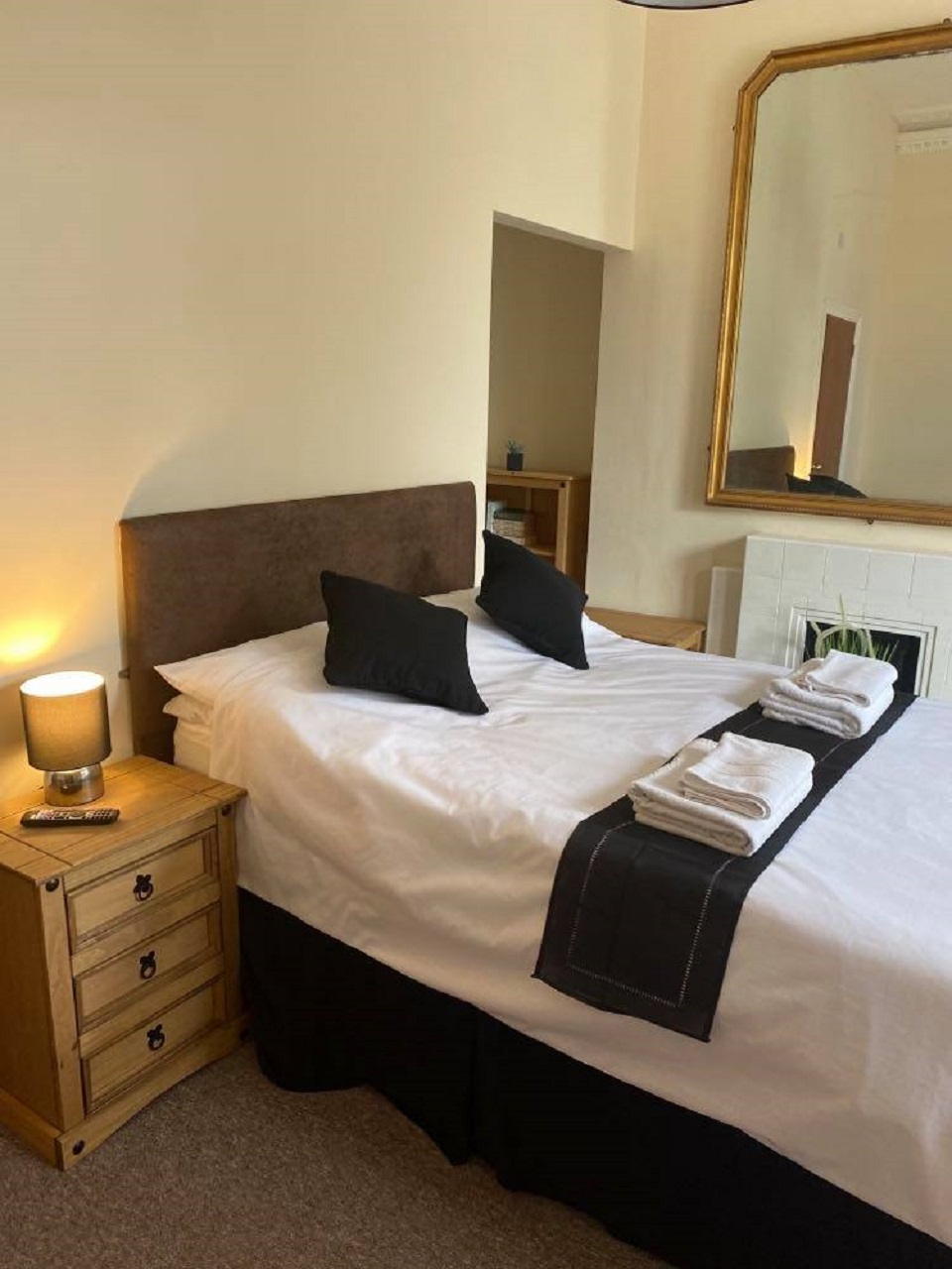 Search and Stay Destinations. Unit / Apartment Accommodation in Isle of Wight, England - United Kingdom